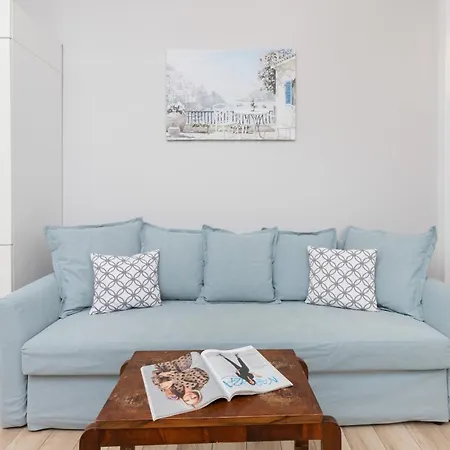 Beautiful Blue Sky By Renters アパート ワルシャワ