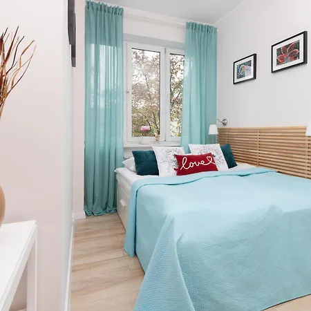 Beautiful Blue Sky By Renters * Varsovie