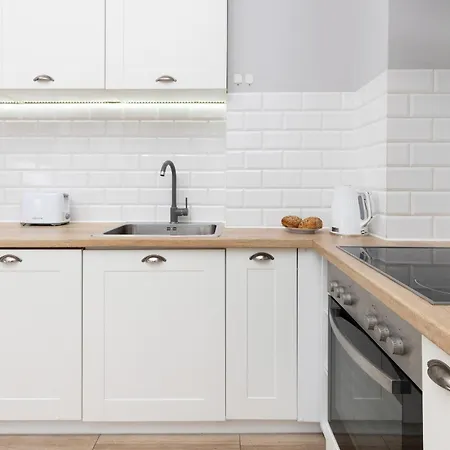 Beautiful Blue Sky By Renters * ワルシャワ