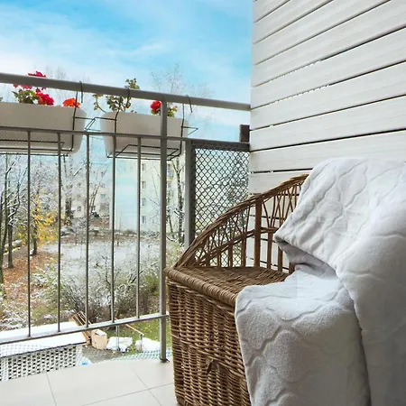 Beautiful Blue Sky By Renters Appartement Varsovie