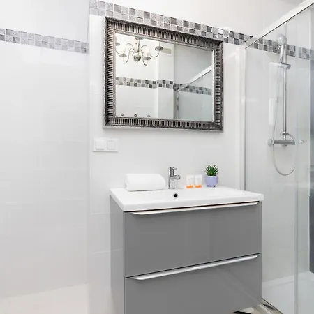 Beautiful Blue Sky By Renters アパート *